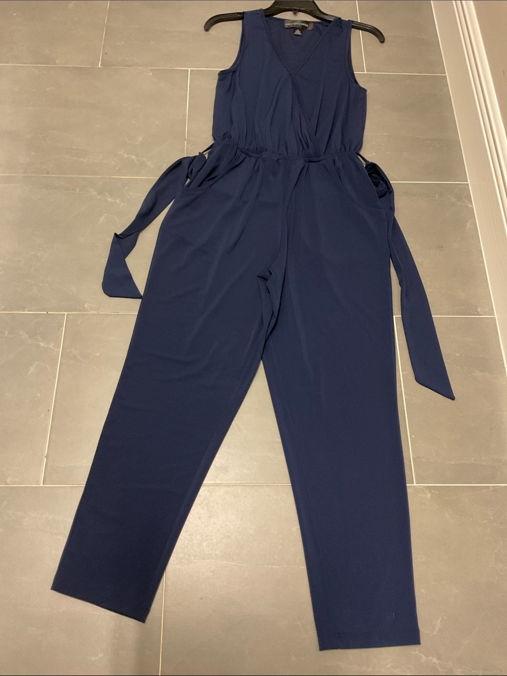 Colleen Lopez Navy Sleeveless Faux-Wrap Midi Dress 🥿